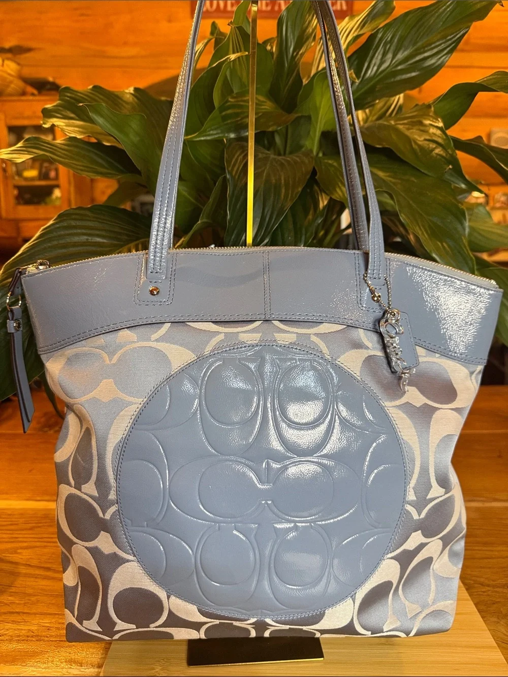 Coach F18335 Laura Op Art Tote Blue Patent Leather Signature EUC Large